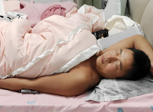 老公总爱喝酒而且总是喝的醉醺醺很晚才回家，这时该怎么办